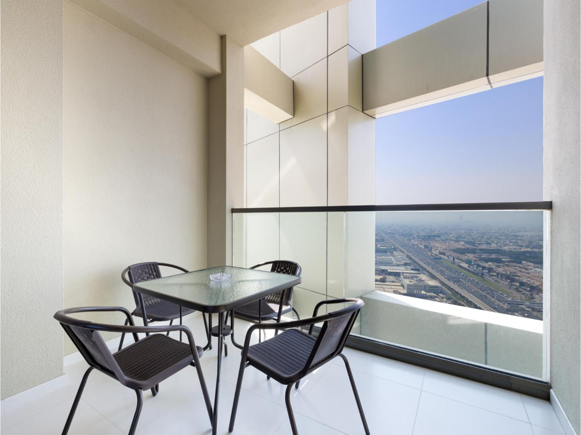 Stylish 2br Maid's Aykon Business Bay