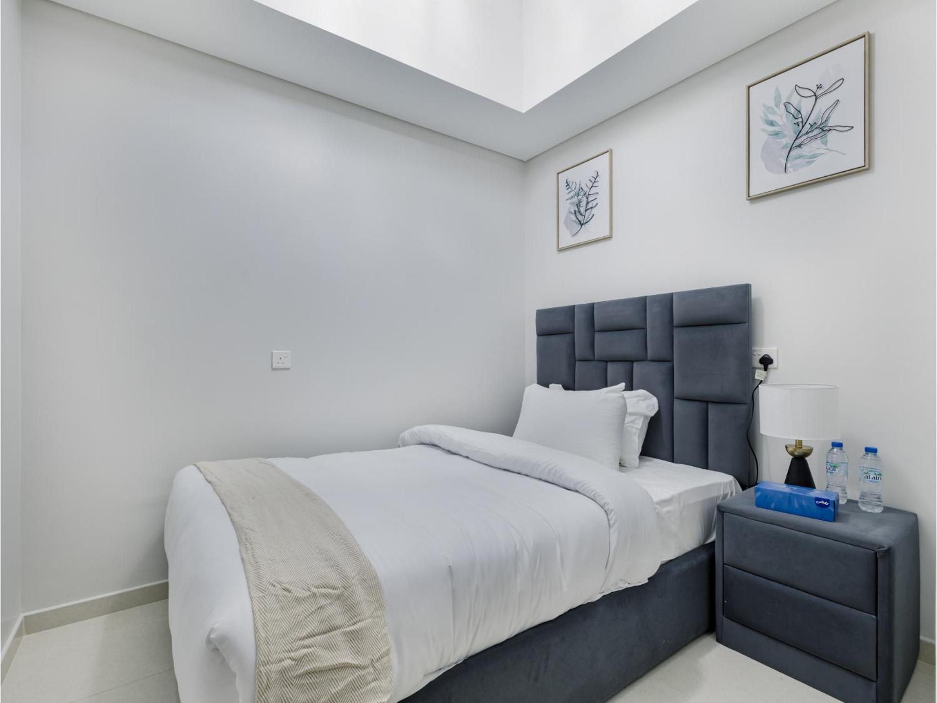 Stylish 2br Maid's Aykon Business Bay *