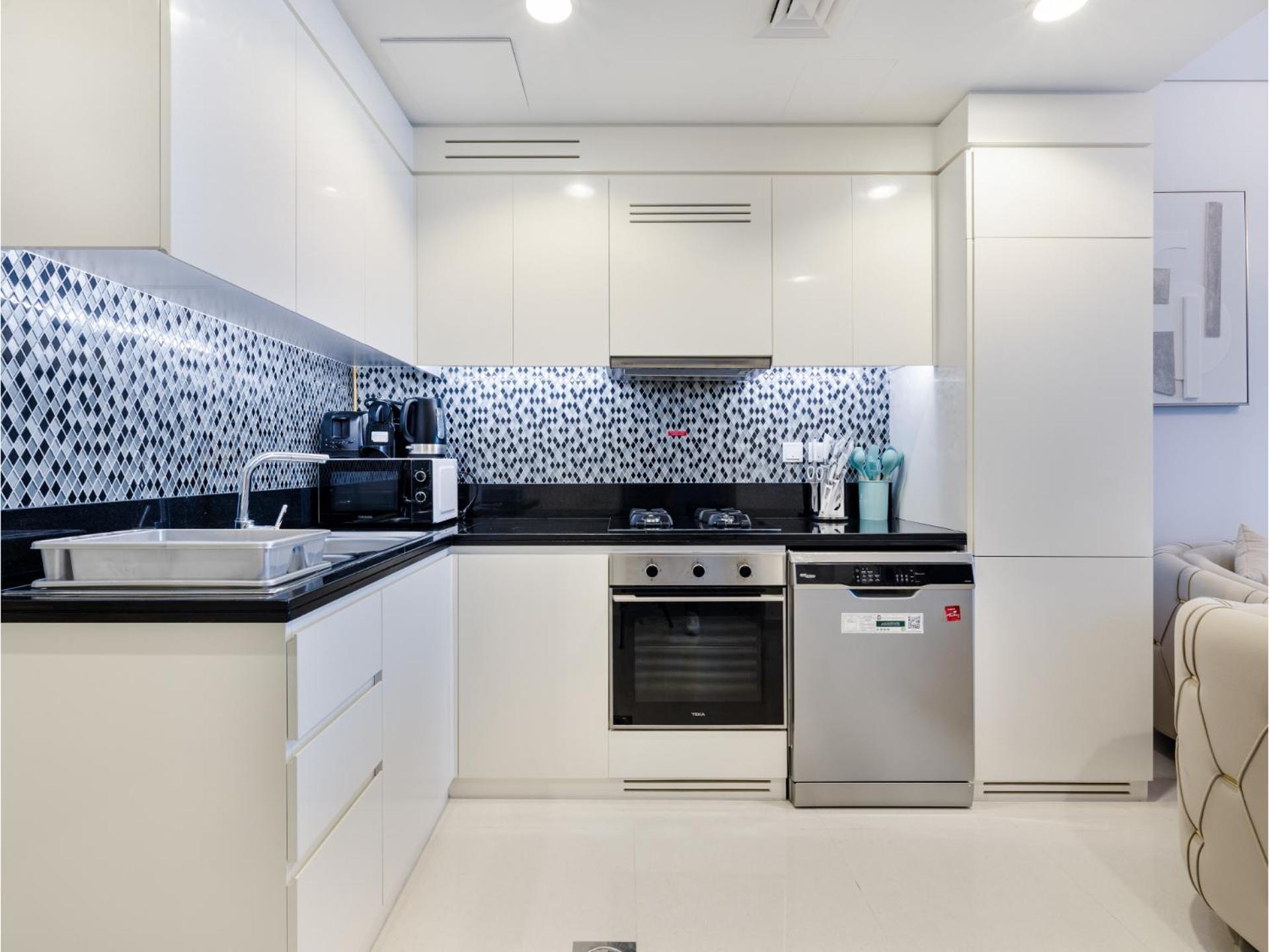 Stylish 2br Maid's Aykon Business Bay * Dubai